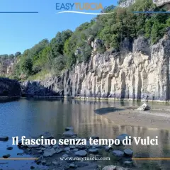 Il fascino senza tempo di Vulci, un'oasi naturale nel Viterbese, con le sue rocce vulcaniche e il lago.