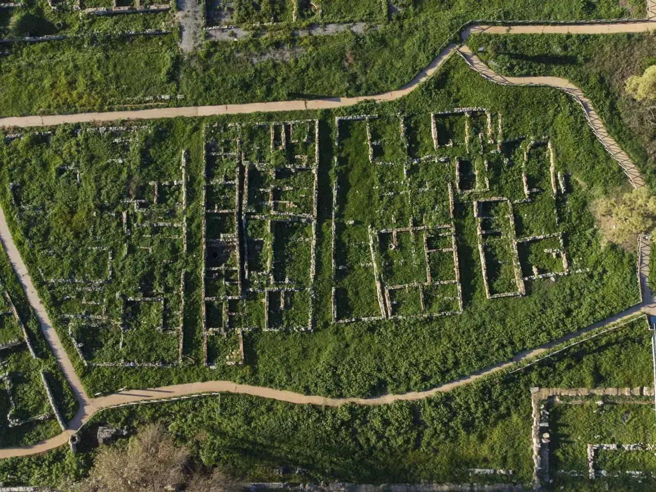 Centocamere Locri - Non è una necropoli: la vera storia