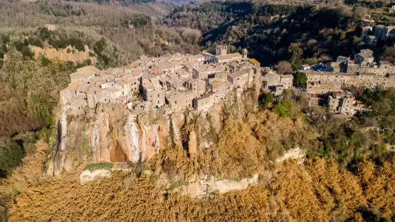 Calcata - Borgo fantasma o gioiello della Tuscia? Scoprilo ora!