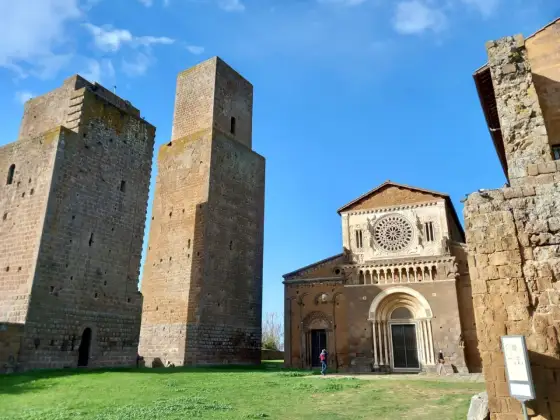 Basiliche di Tuscania - San Pietro e Santa Maria Maggiore: la guida